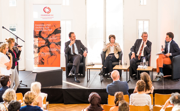 Bas ter Weel, Monique Dagnaud, Jochanan Eynikel and Jean-Claude Daoust, moderated by journalists Han Renard and Béatrice Delvaux, debate on the future of work during the P&V Foundation’s "Revolution@work" debate at BOZAR.